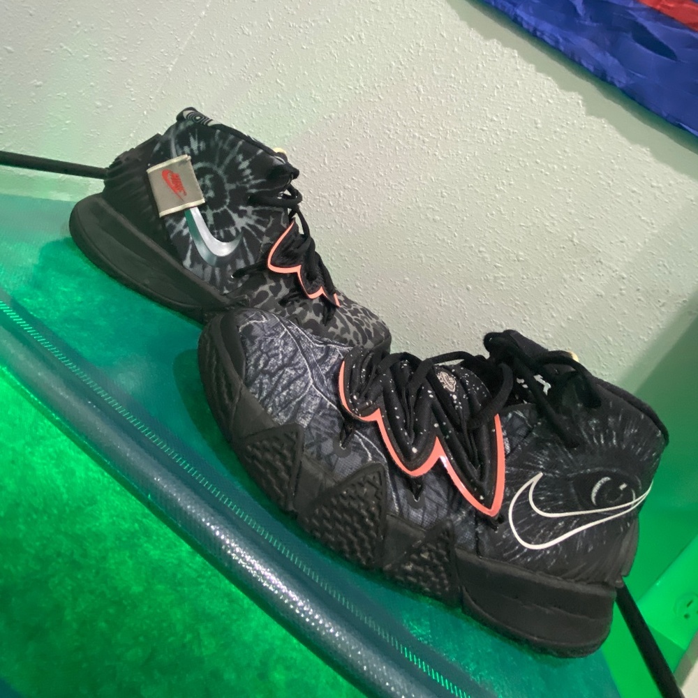 Kyrie 4 basketball shoes